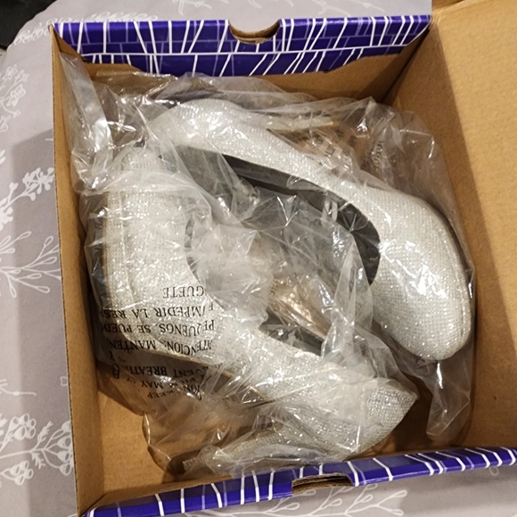 Beautiful Worthington silver sparkly heel - Picture 1 of 11